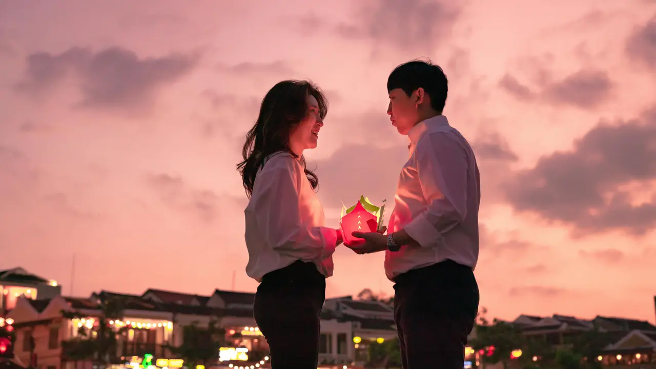 romantis kencan jatuh cinta bahagia