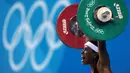 Raema Lisa Rumbewas dari Indonesia bertanding di nomor angkat besi kelas 53 kg putri grup A dalam Olimpiade Beijing 2008 di Beijing University of Aeronautics and Astronautics Gymnasium, Beijing, 10 Agustus 2008. (NICOLAS ASFOURI/AFP)