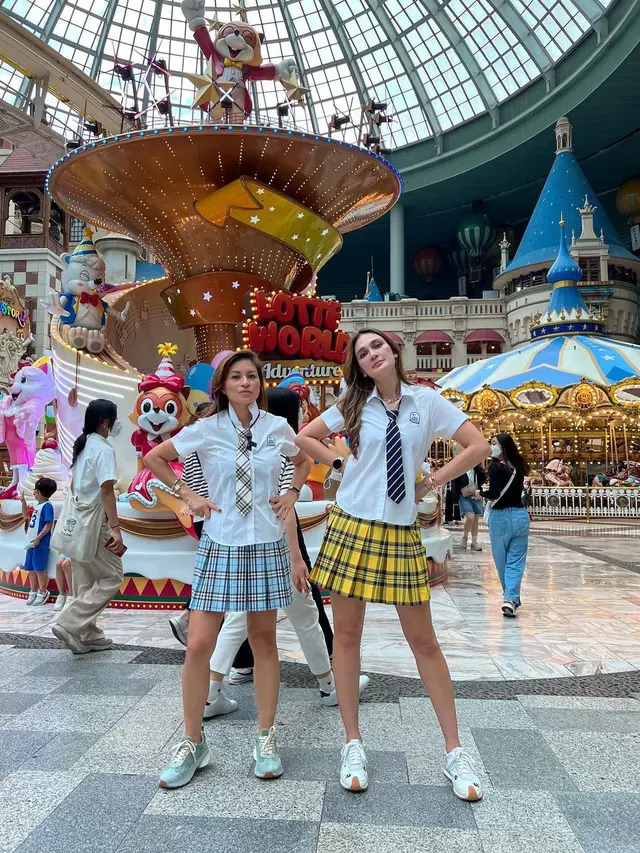 Enggak Kalah dengan ABG, Ini 6 Gaya Luna Maya saat Liburan di Korea Selatan