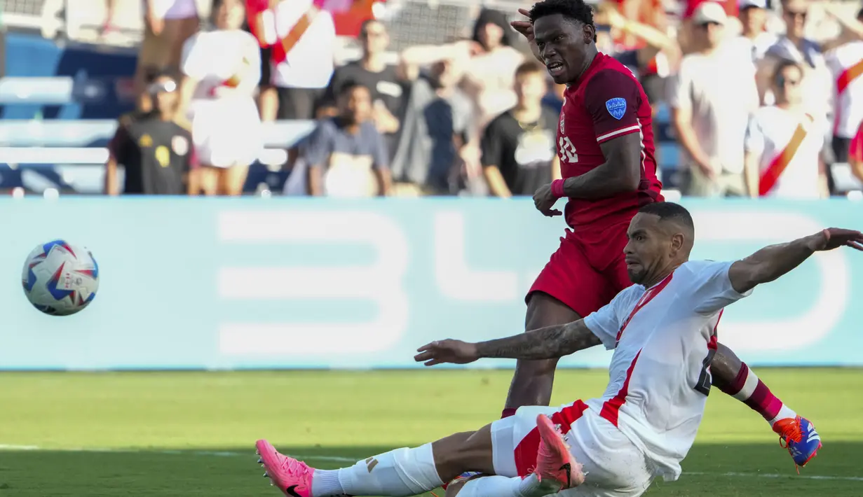 Gol kemenangan mereka ke gawang Peru yang harus bermain 10 orang dilesakkan Jonathan David.  (AP Photo/Ed Zurga)