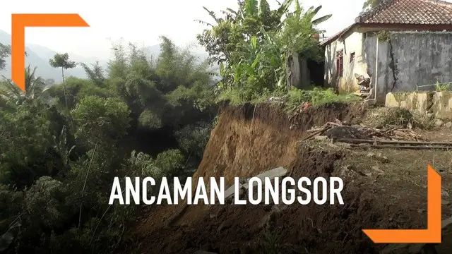 Warga Cililin Bandung Barat dikejutkan oleh fenomena tanah bergerak usai kawasan itu diguyur hujan deras salama  beberapa jam. Pergerakan tanah mengakibatkan puluhan rumah rusak parah dan tidak bisa dihuni lagi.