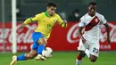 Philippe Coutinho. Salah satu pemain bintang Brasil yang juga disingkirkan Tite adalah sayap kiri yang kini membela Aston Villa, Philippe Coutinho. Di samping tipe bermainnya yang kurang disukai Tite, pemain berusia 30 tahun ini juga tengah mengalami cedera paha yang dialaminya saat sesi latihan bersama Aston Villa yang membuatnya harus absen saat The Villans menekuk Manchester United 3-1 di pekan ke-15 Liga Inggris 2022/2023 (6/11/2022). (AFP/Pool/Daniel Apuy)