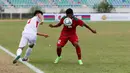 Pemain Timnas Indonesia U-19, Nurhidayat Haris, saat pertandingan melawan Vietnam pada laga AFF U-18  di Stadion Thuwunna, Yangon, Senin (11/9/2017). Indonesia tertinggal 2-0 di babak pertama dari Vietnam. (Liputan6.com/Yoppy Renato)