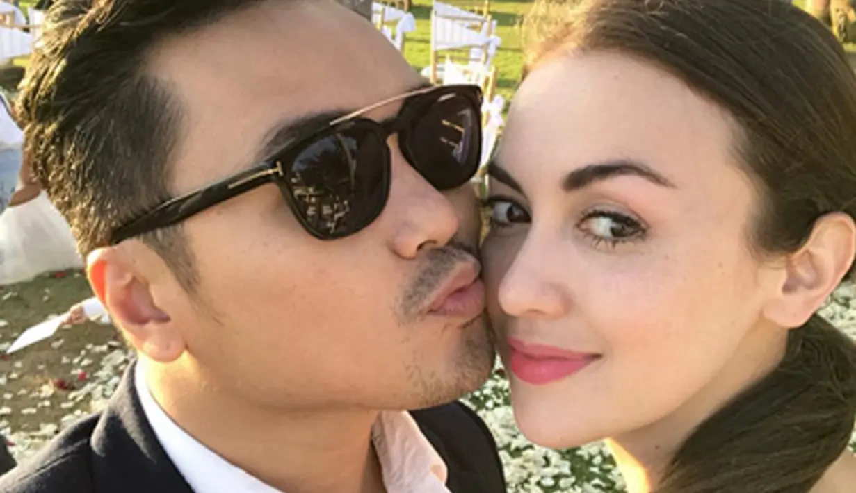 Meski telah tujuh tahun menikah belum dikaruniai anak, Rianti Cartwright tetap santai. Bahkan, hingga kini belum terpikir untuk mengikuti bayi tabung yang belakangan ini menjadi pilihan banyak selebriti. (Instagram/riantic)