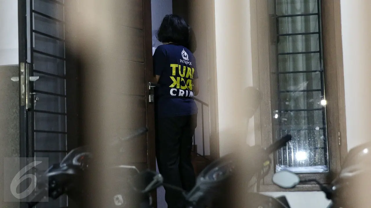 20160218-Geledah Rumah Saipul Jamil, Polisi Bawa Korban Pencabulan-Jakarta