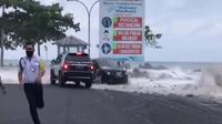 BMKG menyebut superposisi gelombang tinggi dan pasang air laut di Manado diprediksi masih akan berlangsung hingga dua hari ke depan. (Liputan6.com/ Istimewa)