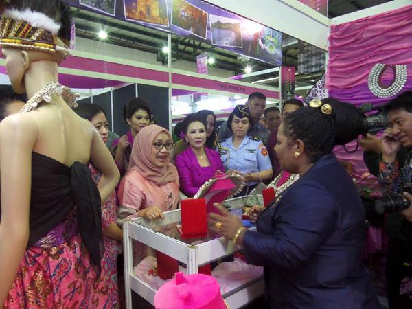 Ibu Mufidah Jusuf Kalla/ copyright by Vemale.com