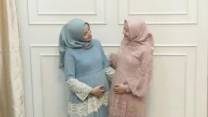 Dinda Hauw dan Ninie Mbayang (Sumber: Instagram/@reydindafbs_)