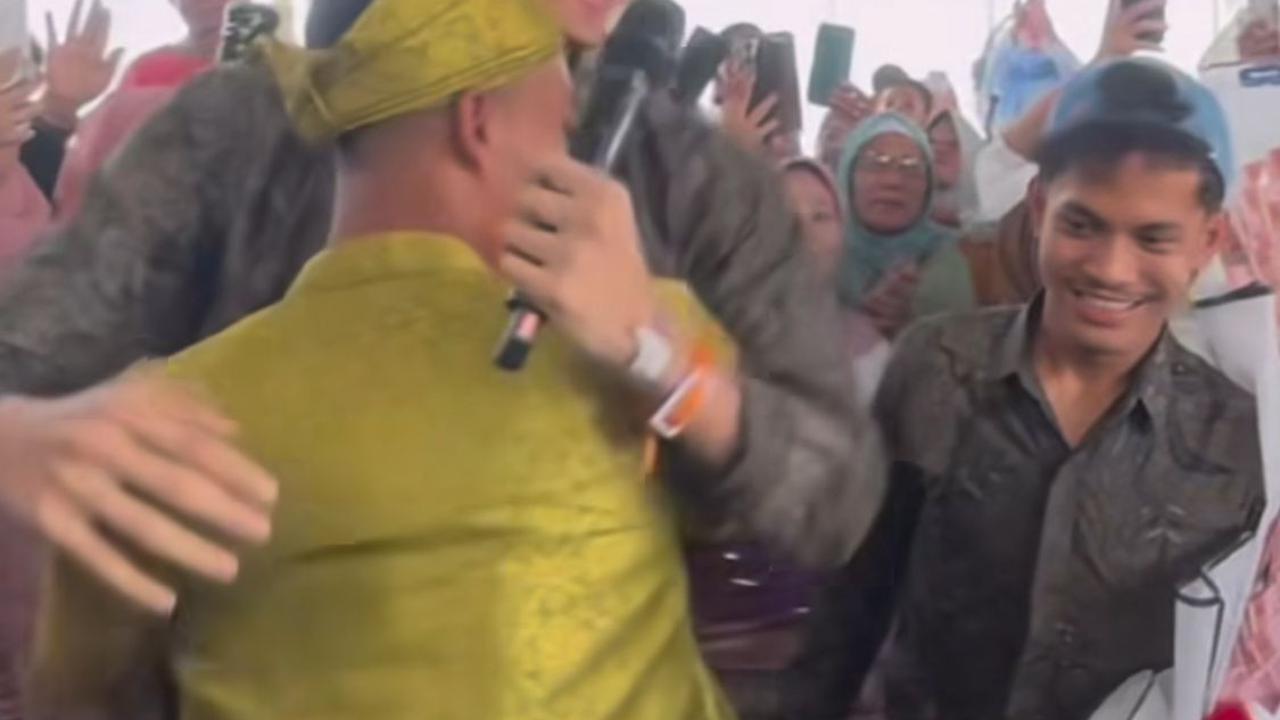 Momen Haru Aisar Khaled Beri Kejutan Rp100 Juta untuk Karyawannya yang Menikah