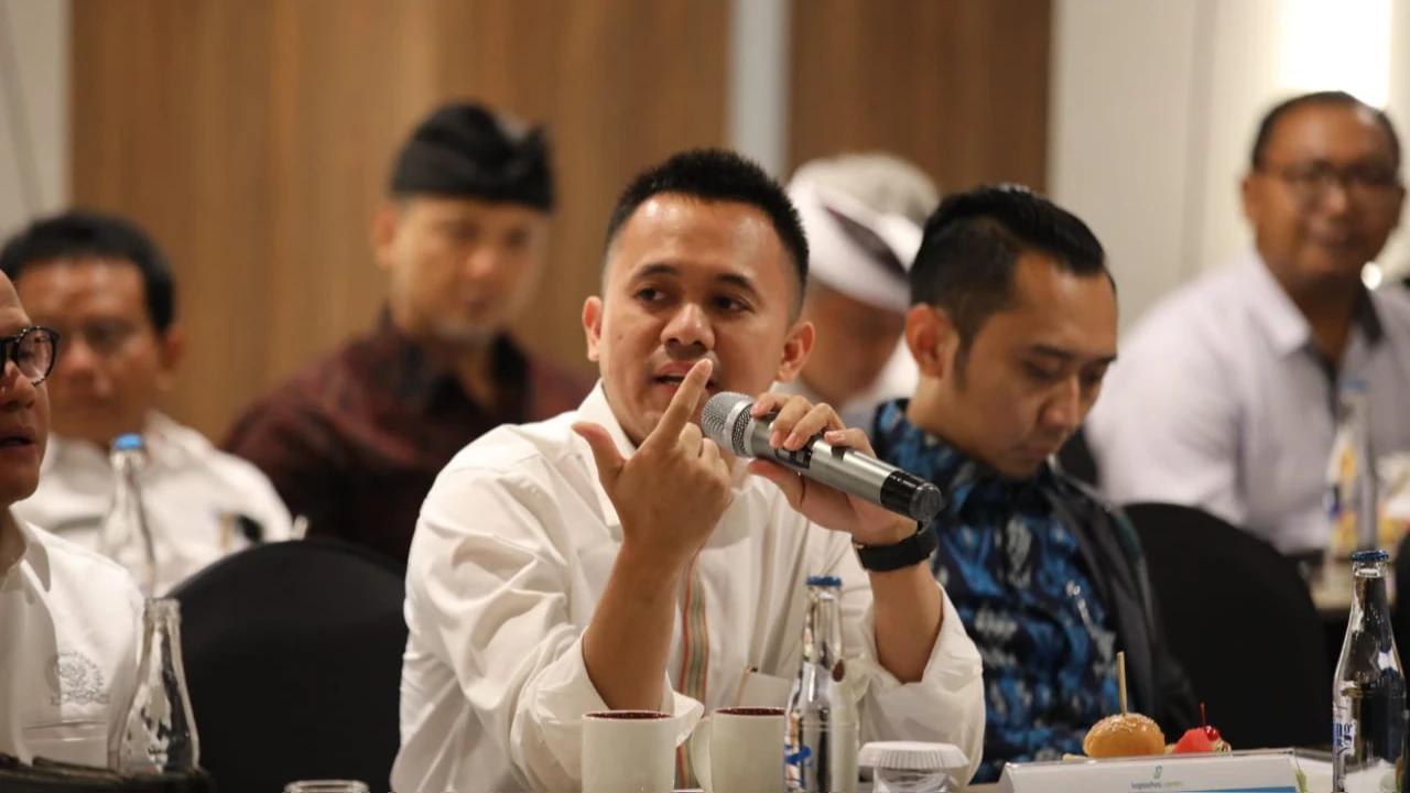 VIDEO: Mufti Anam PDIP Ngegas Soroti Utang PLN "Jangan Dibebani ke Rakyat Menaikkan Tarif!"