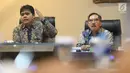 Mantan Ketua KPK Antasari Azhar (kanan) dan Deputi II KSP Yanuar Nugroho (kiri) saat diskusi di Kantor Staf Presiden, Jakarta, Rabu (9/1). Diskusi itu membahas Pelayanan Rakyat Bebas Korupsi. (Liputan6.com/Angga Yuniar)
