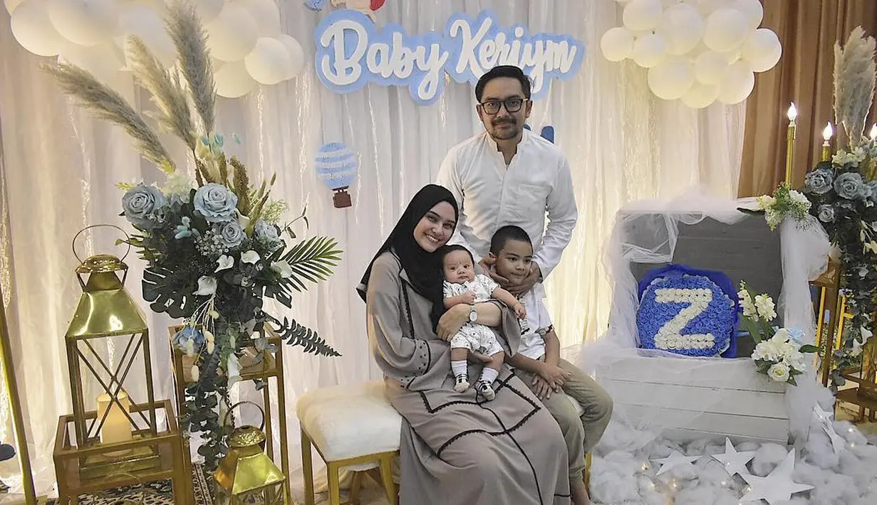 (Instagram/zeezeeshahab)