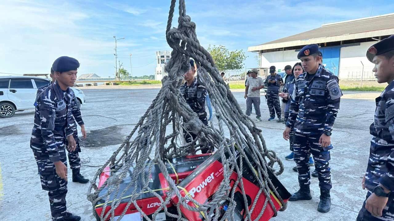 FOTO: TNI AL Bantu Normalisasi Listrik RSUD Aceh Timur
