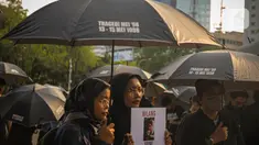 Para aktivis dan pegiat serta korban pelanggaran Hak Asasi Manusia (HAM) mengikuti aksi Kamisan ke-837 di depan Istana Negara, Kamis (24/10/2024). (Liputan6.com/Angga Yuniar)