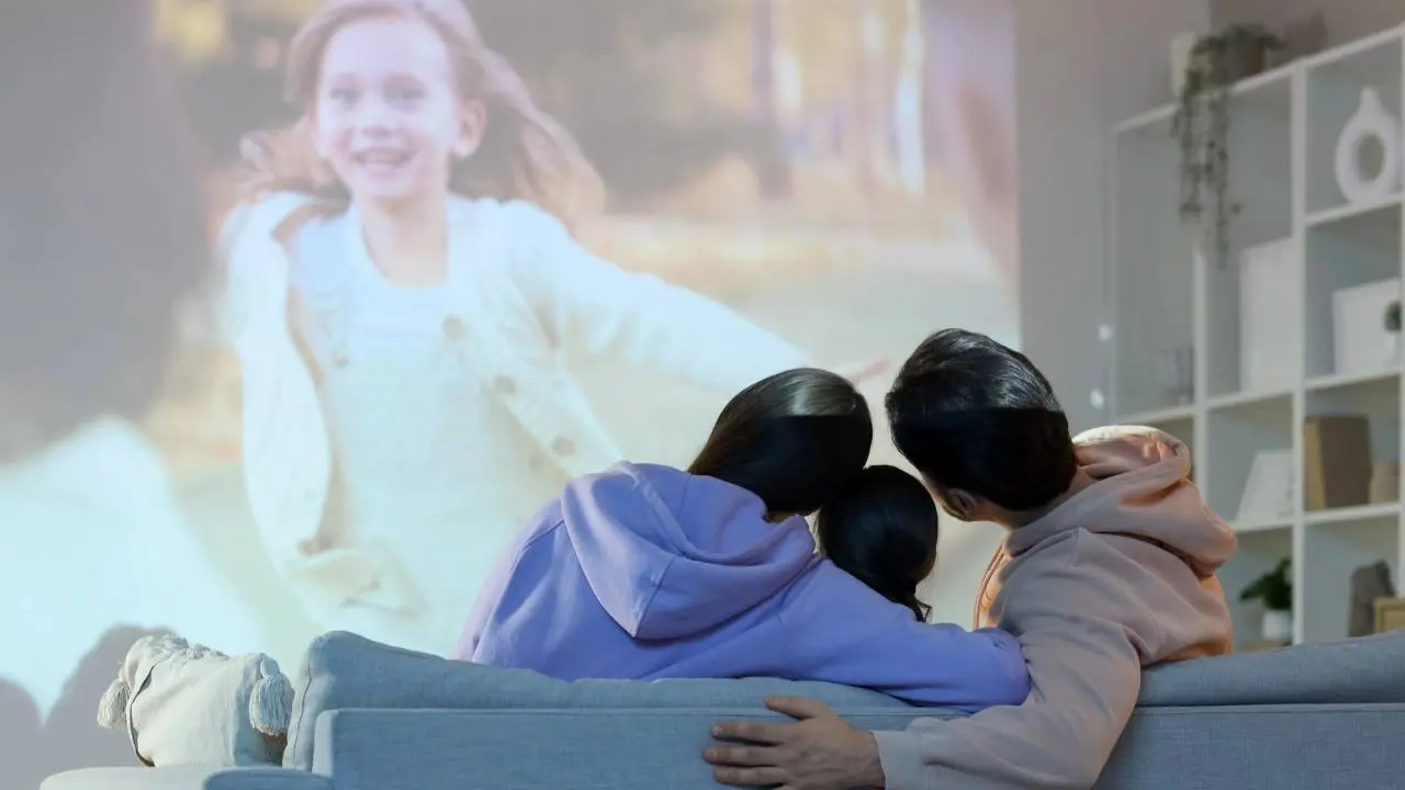 Nonton Film di Rumah