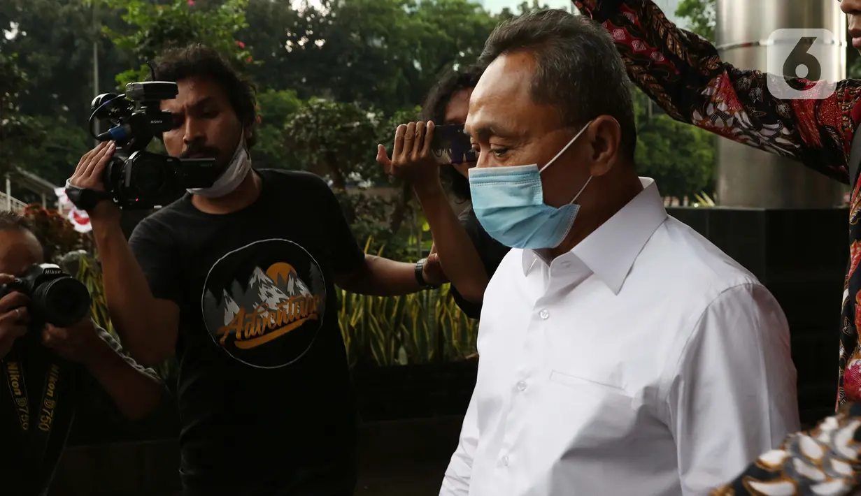 Ketua Umum PAN, Zulkifli Hasan usai bersaksi secara daring pada sidang dugaan korupsi pengajuan revisi alih fungsi hutan menjadi lahan sawit di Provinsi Riau pada 2014 yang digelar di PN Pekanbaru, Gedung KPK Jakarta, Selasa (11/8/2020). (Liputan6.com/Helmi Fithriansyah)