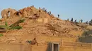 Militan ISIS menghancurkan makam Nabi Yunus di sebelah timur kota Mosul setelah mereka menguasai komplek masjid. (24/7/14) (REUTERS/Stringer)