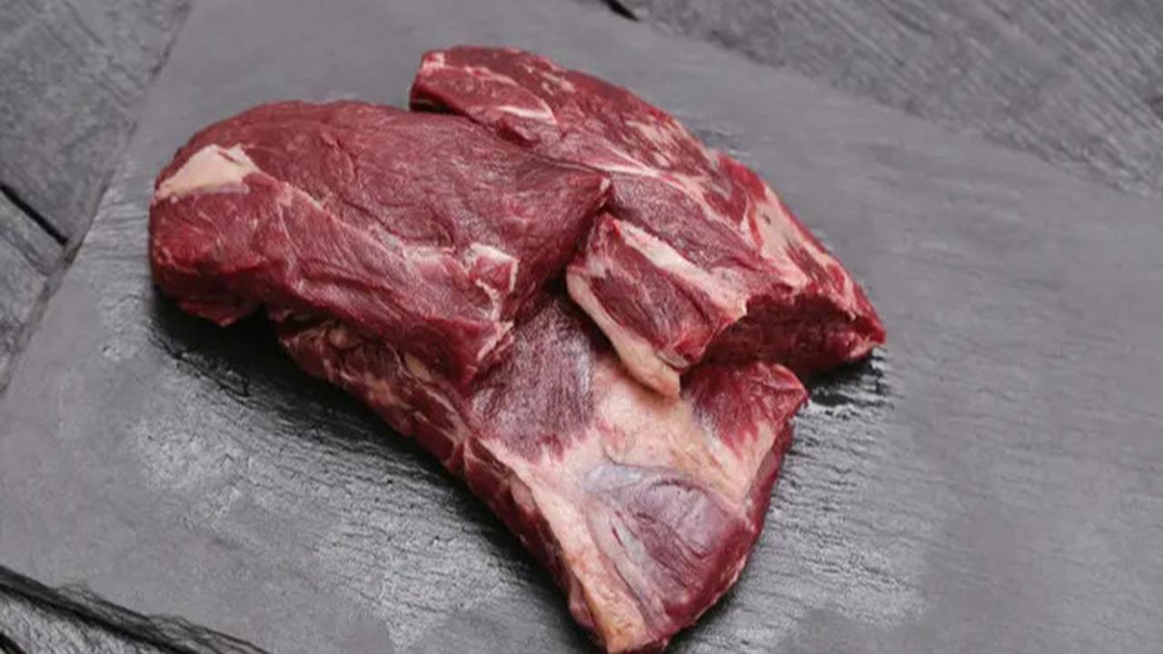 Kenapa Daging Kurban dari Freezer Jangan Disiram Air Panas? Ini Risikonya