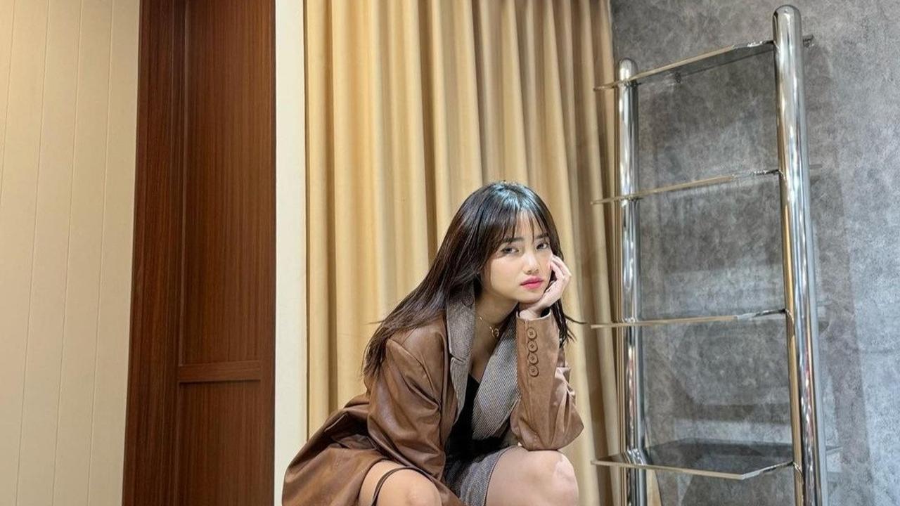 Potret Baru Fuji Utami Bergaya Ala Mannequin