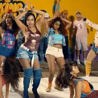 Denada di video klip terbaru bertajuk De Nada. (YouTube/JFlow Official)