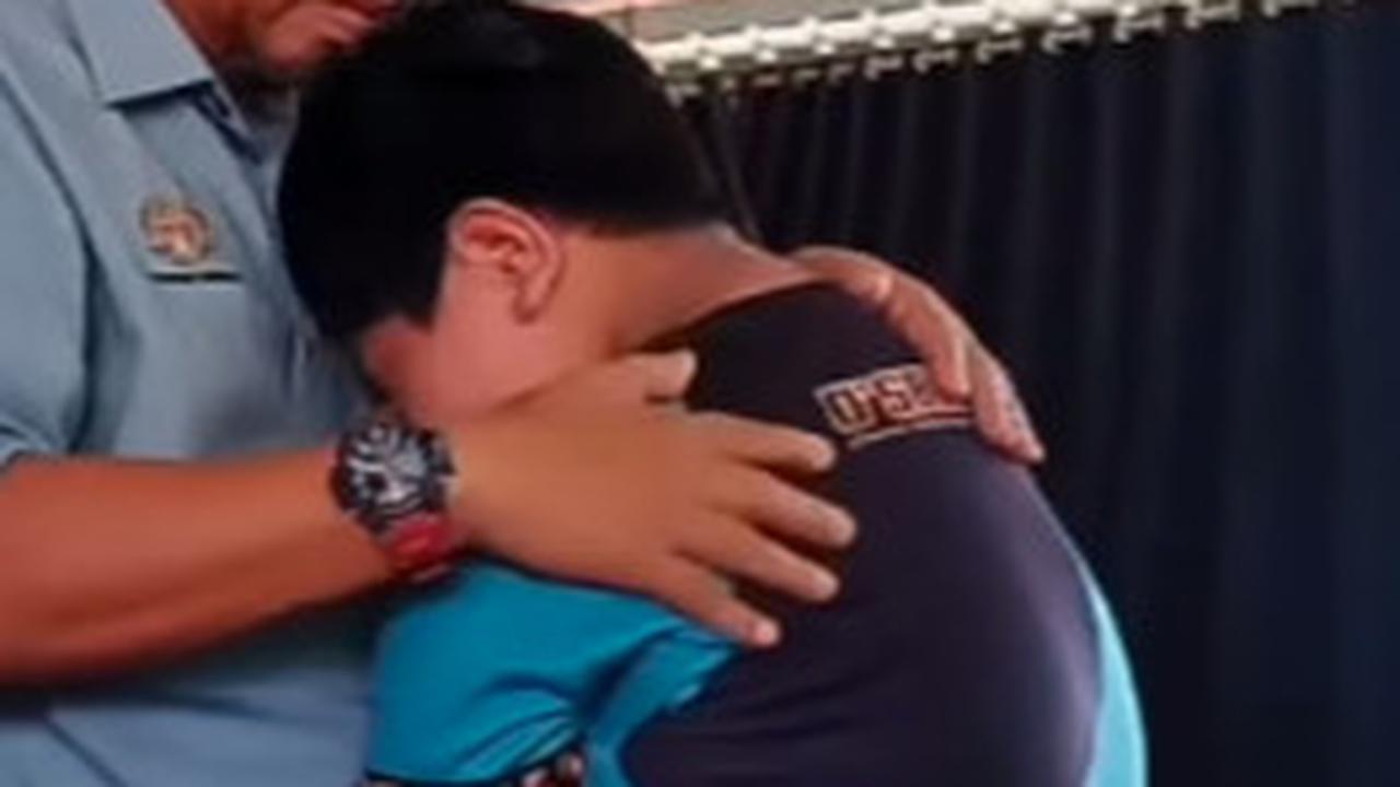 Momen Sedih Anak Yatim Perpisahan dengan Guru yang Selalu Perhatian