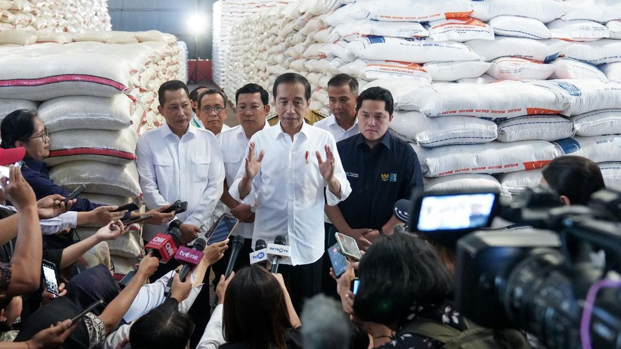 Erick mengatakan, Presiden Jokowi telah memastikan stok beras di Gudang Bulog sebesar 1,5 juta ton masih cukup untuk memenuhi kebutuhan masyarakat.