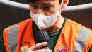 Aktor Revaldo Fifaldi Suria Permana memberikan keterangan saat rilis kasus penyalahgunaan Narkoba di Polda Metro Jaya, Jumat (13/1/2023). Revaldo ditangkap di basement apartemen kawasan Cempaka Putih Jakarta Pusat, pada Selasa, 10 Januari 2023 sekira pukul 04.30 WIB. (Liputan6.com/Herman Zakharia)