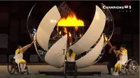 Api Paralimpiade Tokyo 2020 menyala pada upaca pembukaan di Japan National Stadium, Selasa (24/8/2021). (Tangkapan Vidio)