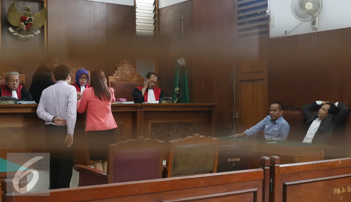Piyu padi saat menjalani sidang lanjutan perceraian dengan Florina Limasnax di Pengadilan Negeri Jakarta Selatan, Kamis (19/11). Seperti diketahui, Piyu digugat cerai Flo ke PN Jaksel pada 23 September 2015. (Liputan6.com/Herman Zakharia)