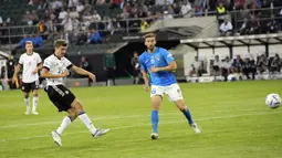 Pemain Jerman Thomas Muller (kedua kiri) mencetak gol ke gawang Italia pada pertandingan sepak bola UEFA Nations League di Moenchengladbach, Jerman, 14 Juni 2022. Jerman mengalahkan Italia 5-2. (AP Photo/Martin Meissner)