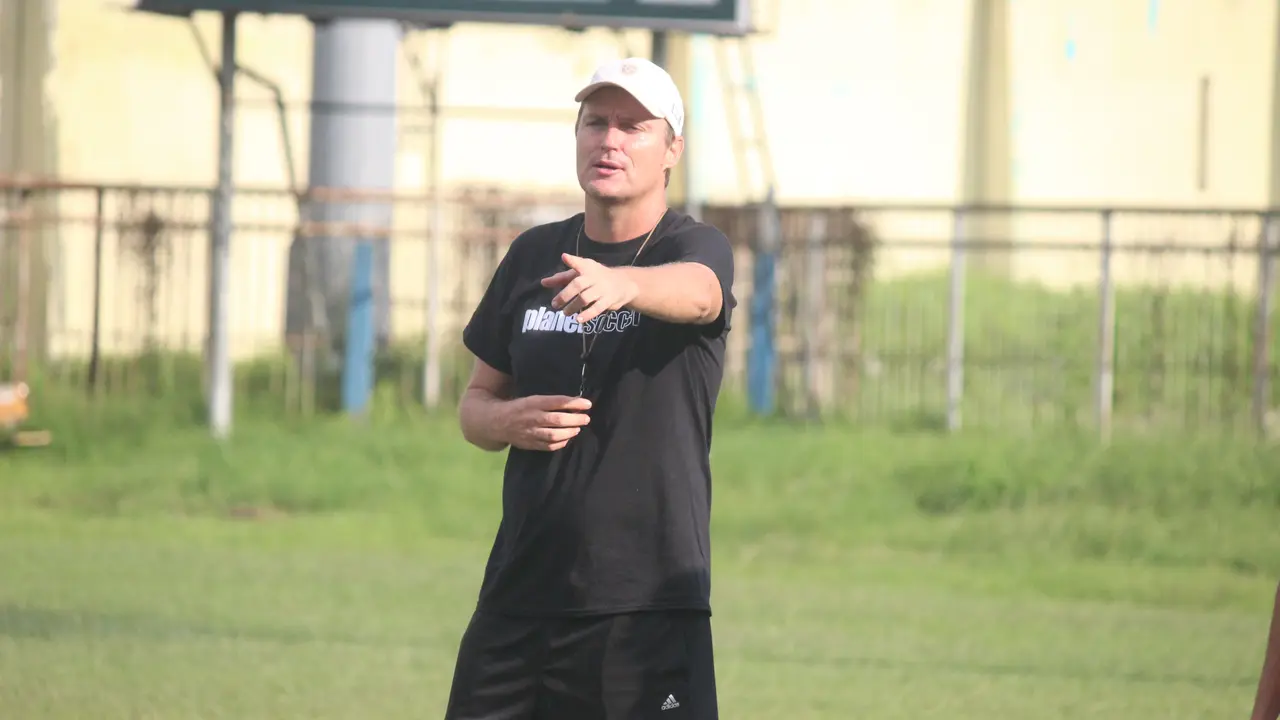 Pelatih Persiba Balikpapan Timo Schenunemann