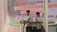 Jokowi bagi sepeda ke santri pondok di Cirebon