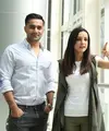Aktor dan aktris Bollywood Vishal Karwal dan Sanaya Irani  sudah saling mengenal sejak lama. Namun karena kesibukannya masing-masing, dua bintang ini lama tak berjumpa hingga akhirnya Indonesia pun mempertemukan mereka lagi. (Bambang E.Ros/Bintang.com)