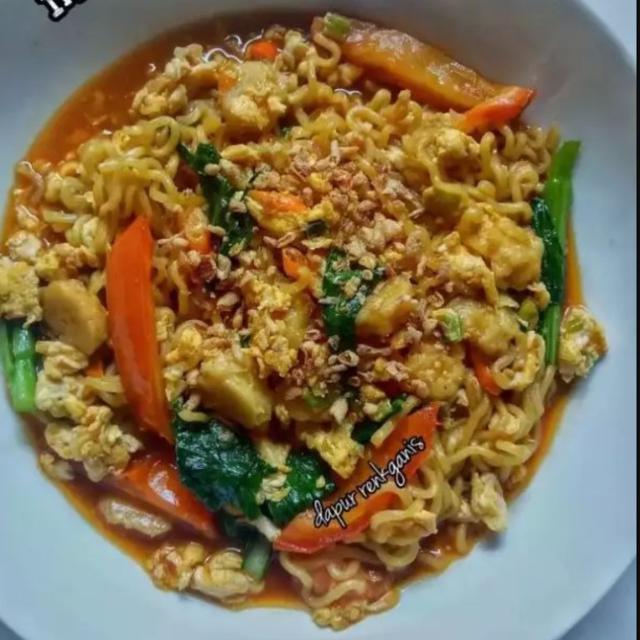 Mie Nyemek Khas Jogja.  foto: Instagram  @putrirenkganis