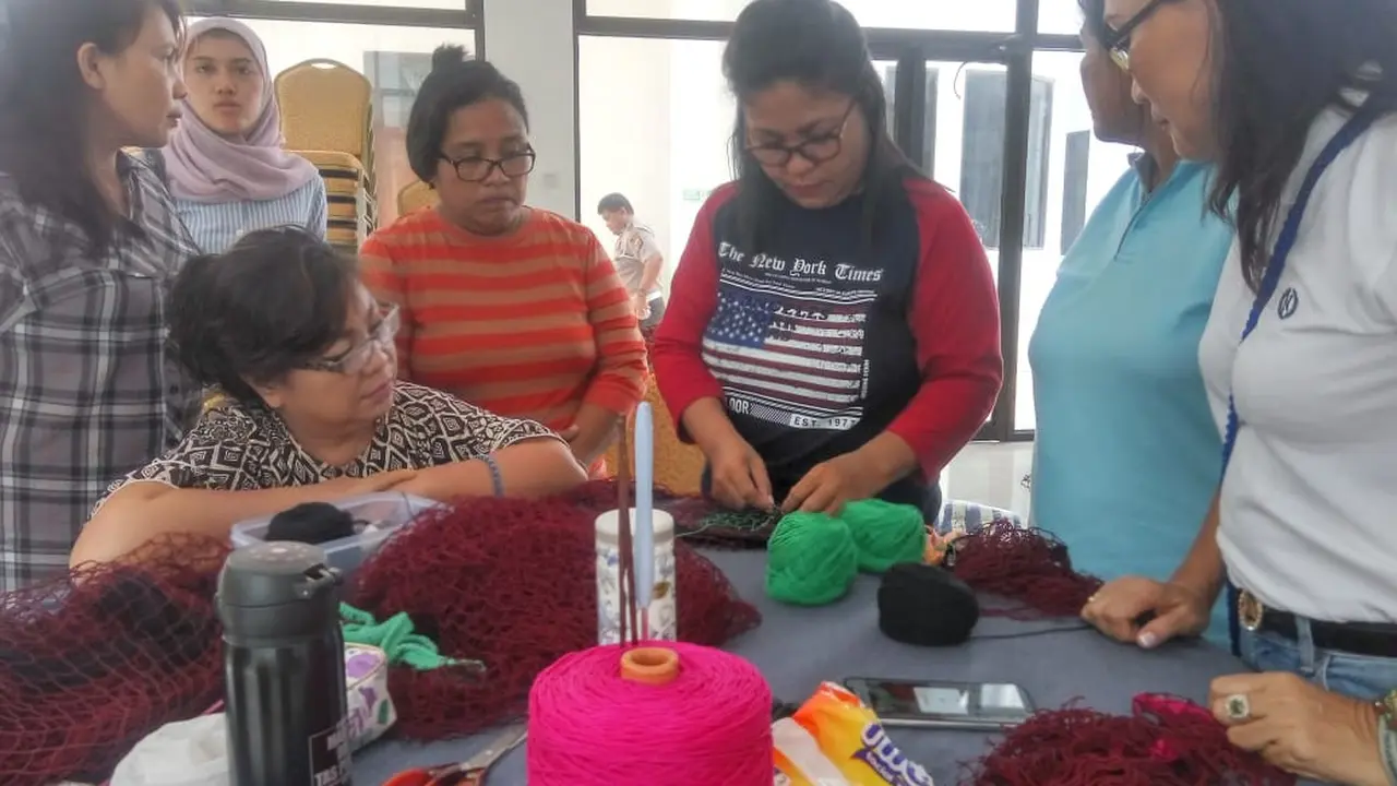 Kembangkan Ekonomi Kreatif, TP PKK Kota Bitung Berdayakan Ibu Rumah Tangga Kelola Sampah