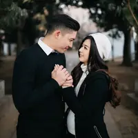 Samuel Zylgwyn dan Franda tak sabar lagi menanti kelahiran anak  pertama mereka. Suasana tegang nan mendebarkan pastinya akan dirasakan Samuel sebagai suami jelang sang istri melahirkan. (Instagram/samuel_zylgwyn)