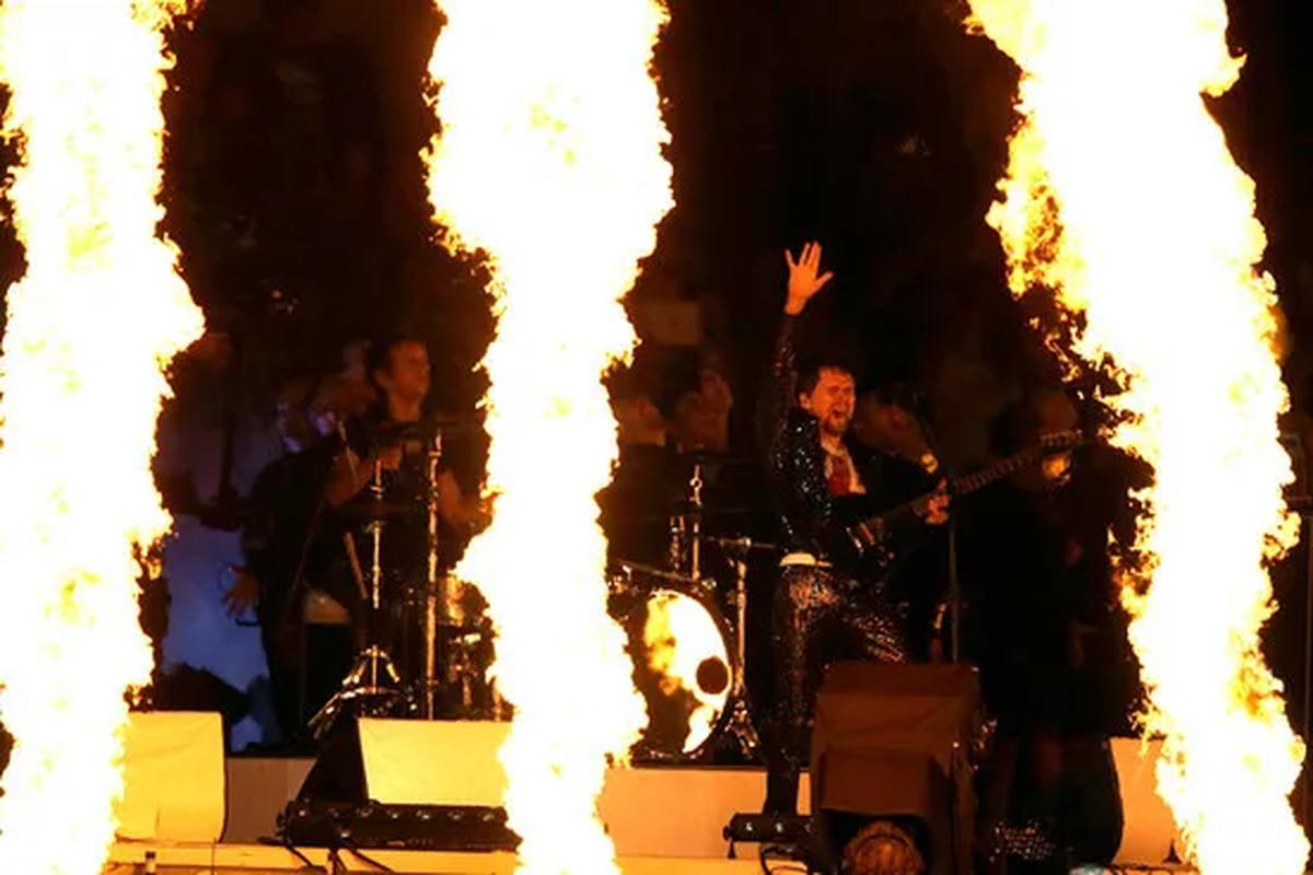 Api jadi salah satu properti di konser <a href=