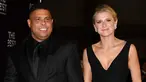 Mantan penyerang Brasil Ronaldo Luís Nazário de Lima didampingi kekasihnya Celina Locks menghadiri The Best FIFA Football Awards 2019 di Teatro alla Scala di Milan (23/9/2019). (AFP Photo/Tiziana Fabi)