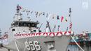 Suasana peresmian armada baru KRI Kurau 856 di Dermaga Pelabuhan Sunda Kelapa, Jakarta, Kamis (6/7). Direncanakan dari total 42 unit akan memenuhi kebutuhan armada baru bagi 14 Lantamal TNI AL di seluruh Indonesia. (Liputan6.com/Faizal Fanani)