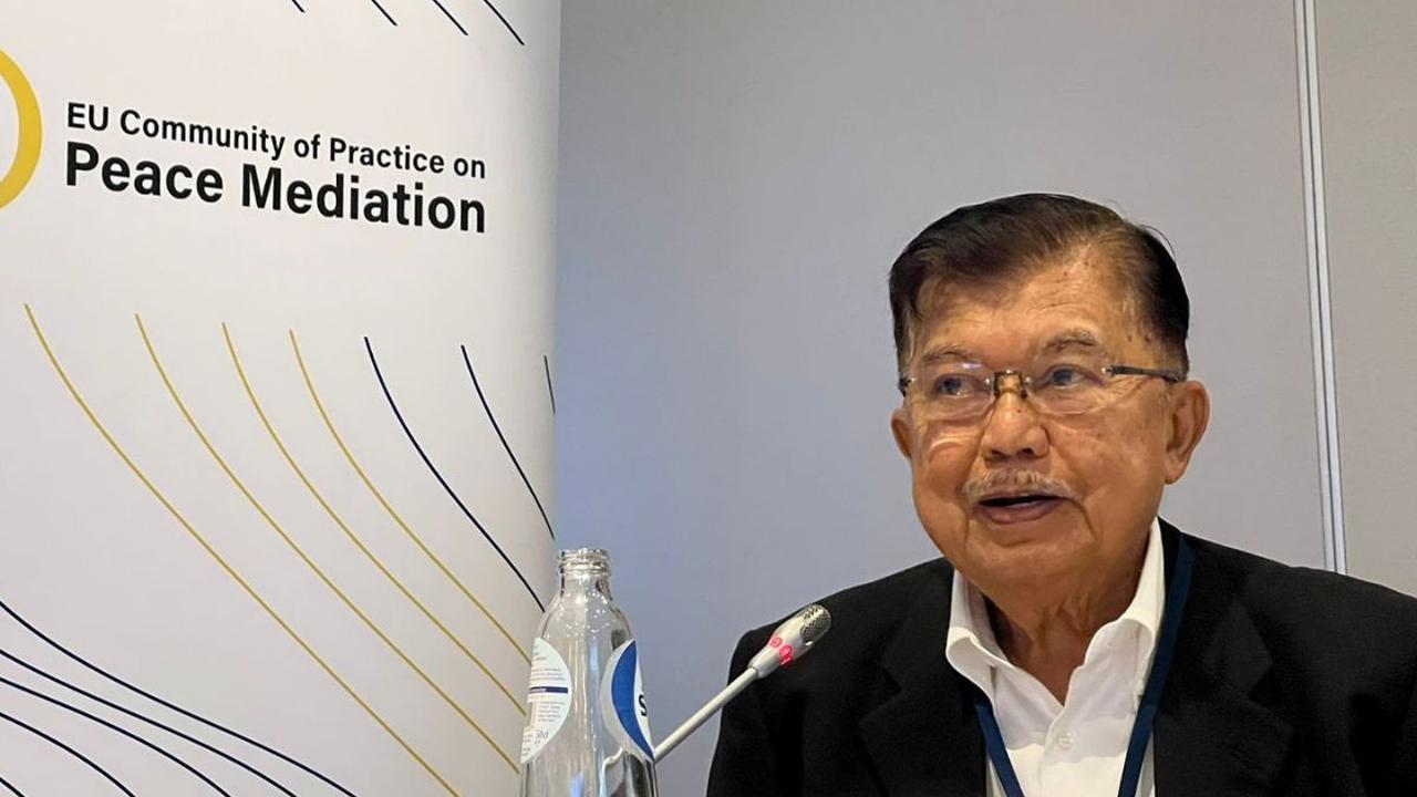 Meski penyusunan menteri tiap presiden berbeda, JK berpesan pemerintah yang akan datang harus menyiapkan kriterianya terlebih dahulu sebelum menyiapkan calon menteri.