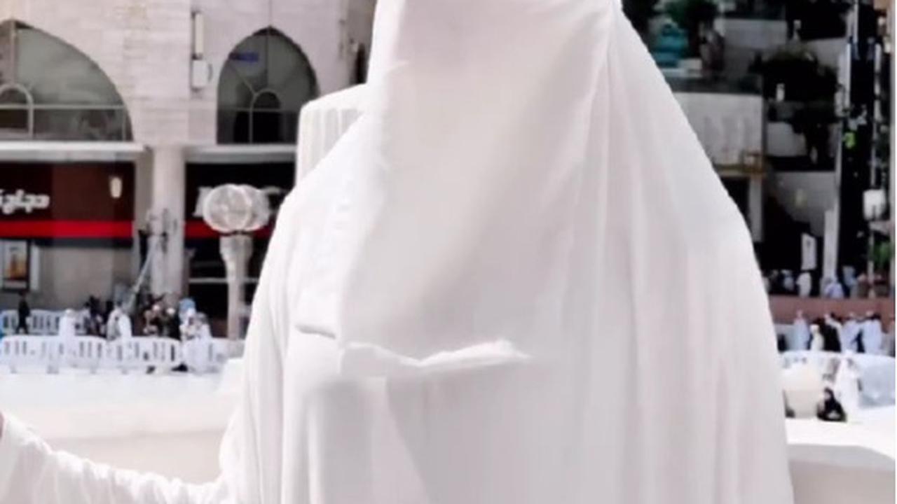 Celine Evangelista Pilih Tampil Bercadar saat Jalani Umrah Usai Mualaf, Dipuji Cantik bak Bidadari Surga