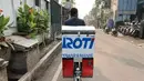 Roti tawar dan manisnya dijamin OKE! (Source: Twitter/@nocontextwarung)