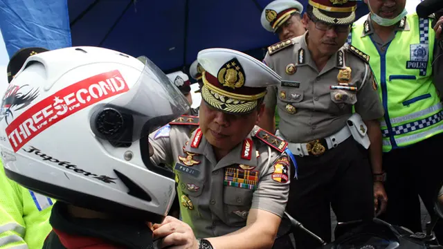 Tips Bugar Saat Berkendara Jauh