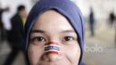 Teerada Makaew 25 tahun adalah mahasiswa asal Thailand yang belajar di Indonesia tepatnya di Universitas Muhammadiyah Jakarta datang ke stadion Pakansari mendukung Tim Gajah Putih. (Bola.com/Nicklas Hanoatubun)