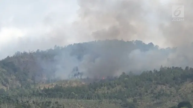Kebakaran di lereng Gunung Lawu belum juga padam. Kebakaran bahkan meluas dan mengancam lokasi wisata