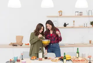 Diskon besar bukan hanya momen untuk menghemat, tetapi juga kesempatan menambah perlengkapan penting yang biasanya memiliki harga cukup tinggi. (foto/dok: freepik)