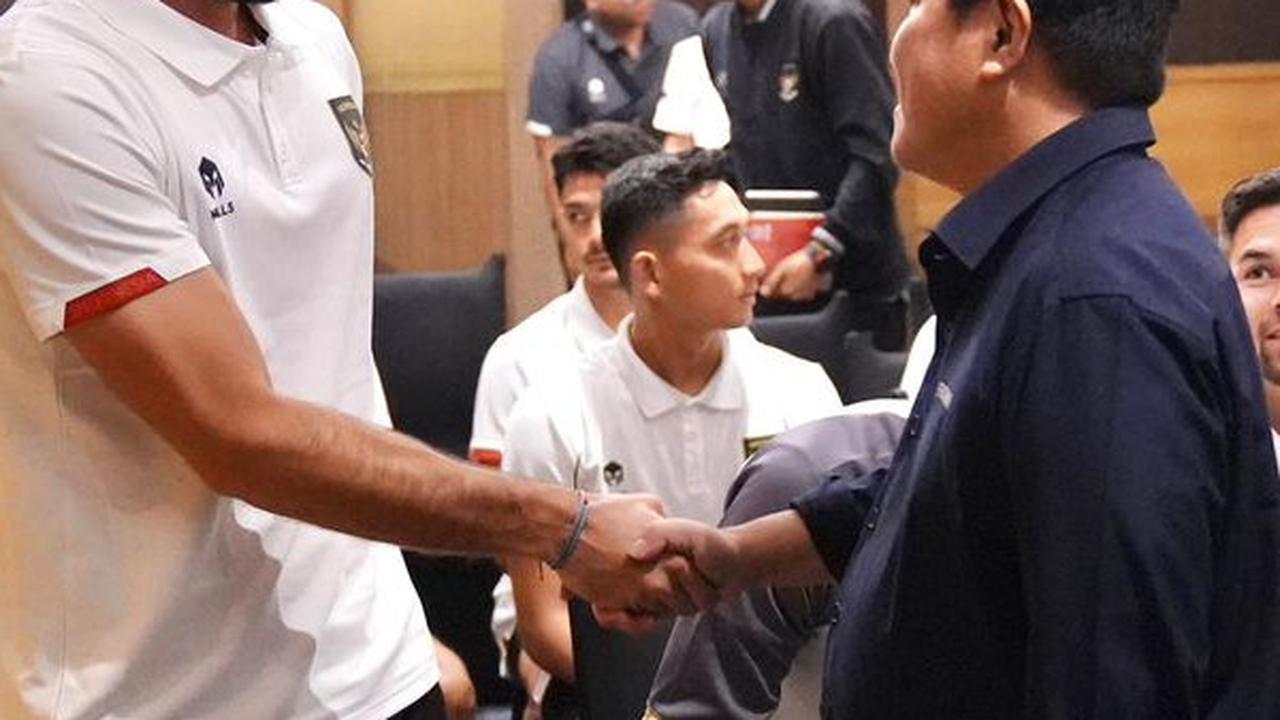 "Semua sehat kan? Selamat bertanding ya, kalian pasti akan memberikan yang terbaik”, ujar Erick kepada Marc Klok, Jordi Almat dkk, sambil tersenyum.<br>
