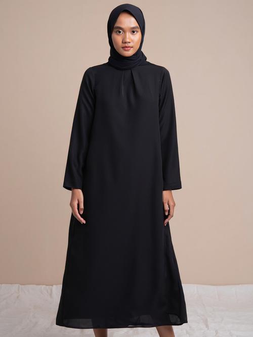 sachin and babi light blue dress 10 Ide Styling Dress Hitam untuk Hijabers, Mewah Effortless!