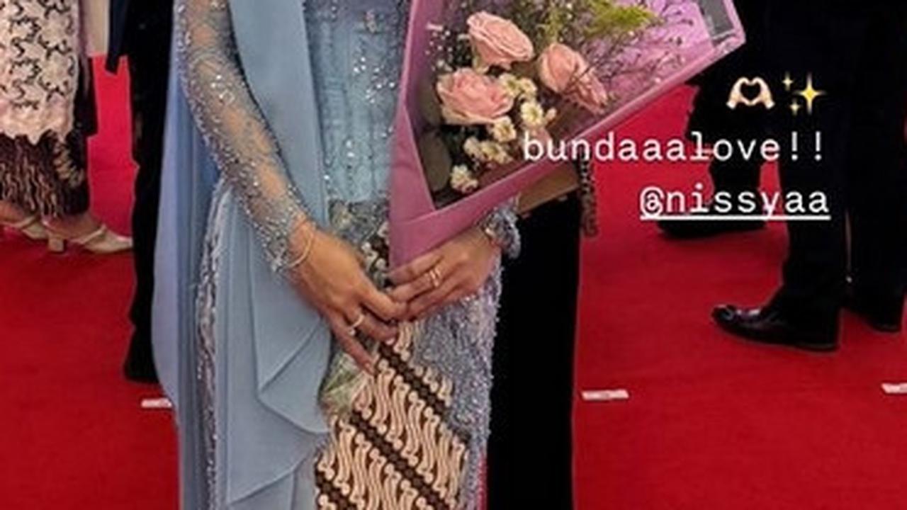 Meski tidak bisa hadir, Raffi Ahmad dan Nagita Slavina tetap menyampaikan selamat kepada Nisya Ahmad. Mereka mengunggah foto pelantikan Nisya di media sosial dengan caption bangga.<br>