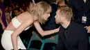 Bagaimana rasanya sedekat ini dengan Taylor Swift (via dailymail.co.uk)